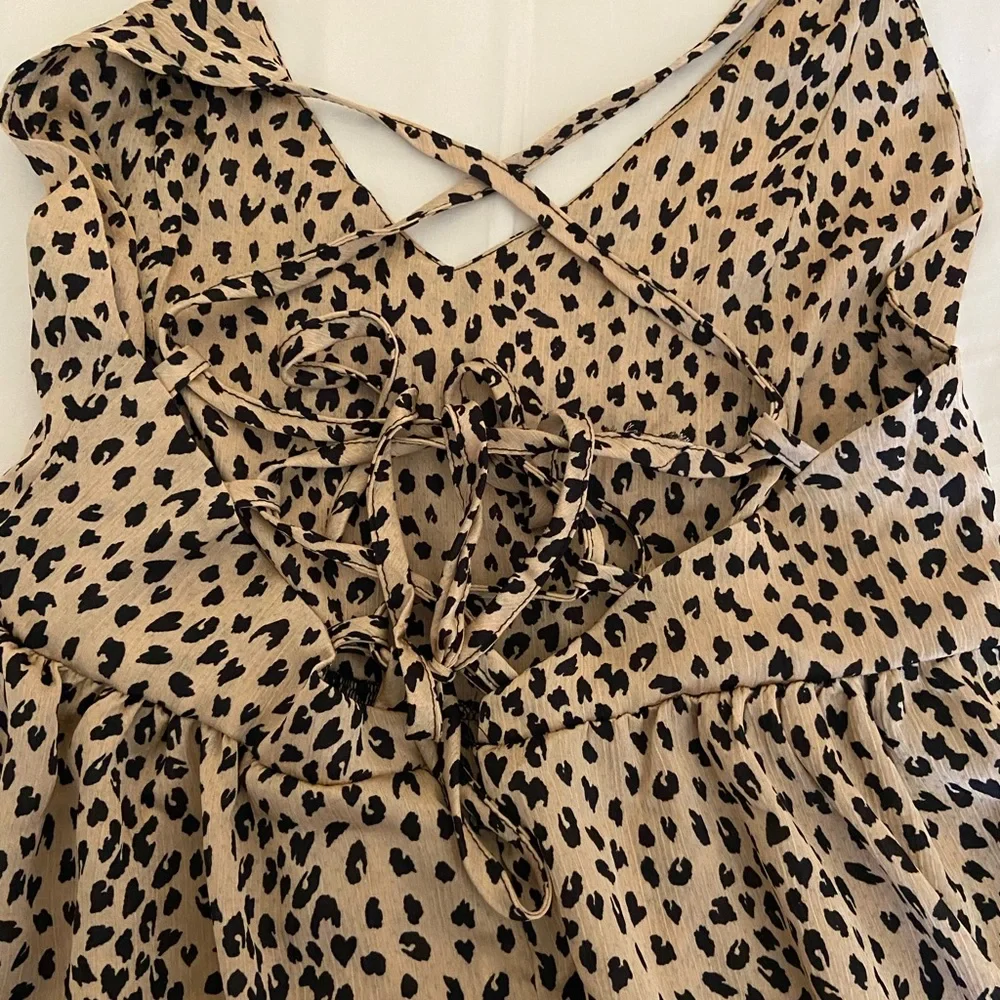 Dress, khaki leopard print, flown swing pleated hem, deep v neck,polyester - Picture 3 of 9